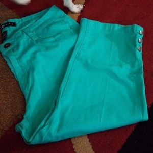 Teal capri